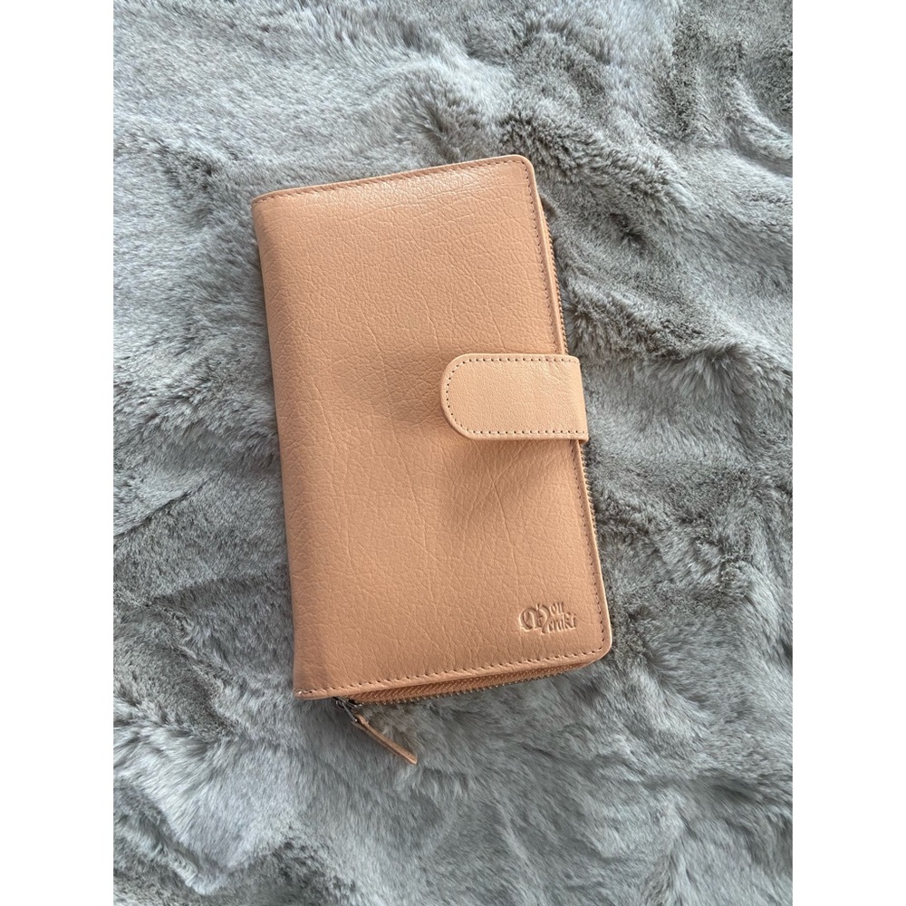 Tan wallet